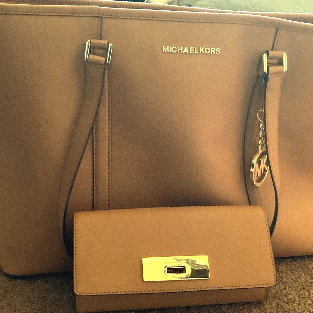 Brand new Michael Kohrs bag and matching wallet
